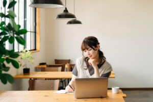 ホテル経営の課題とは？宿泊業界の問題の解決策と事例も紹介